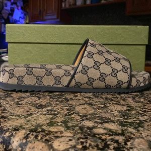 MEN'S GG SLIDE SANDAL -worn once